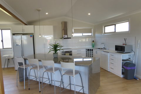 Cozzys Condo Luxury Beach House - Accommodation VIC 2
