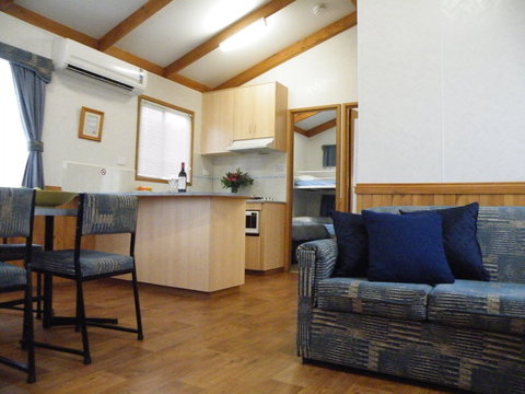 Lake Hamilton Motor Village And Caravan Park - Accommodation VIC 1