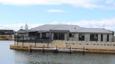 Port Bouvard Retreat - Large Family Friendly Canal Home With Private Jetty - Accommodation VIC 0