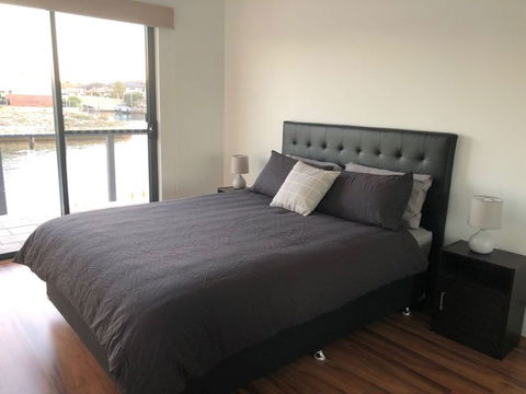 Port Bouvard Retreat - Large Family Friendly Canal Home With Private Jetty - Accommodation VIC 1