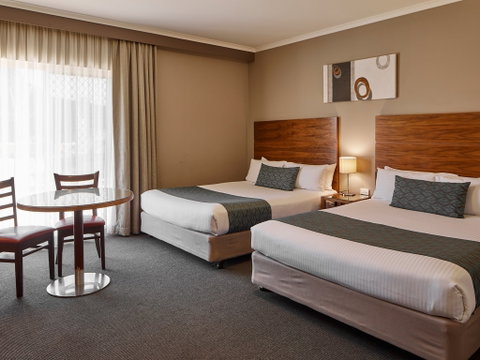 Quality Hotel Dickson - Accommodation VIC 1