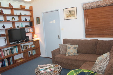 Clyde Cottage - Accommodation VIC 2