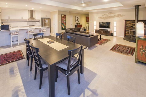 Dave's Digs - Accommodation VIC 2