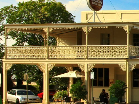 Hibernian Hotel Apartments - Accommodation VIC 2