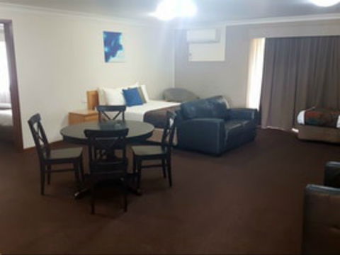 Hilltops Retreat Motor Inn - Accommodation VIC 0