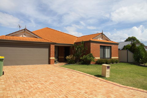 Mandurah Golf Links Retreat - Accommodation VIC 0