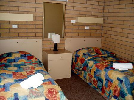 Aaden Holiday Apartments - Accommodation VIC 4