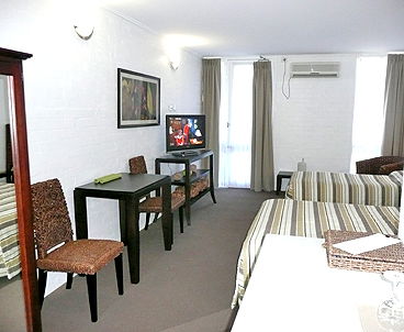 Mallacoota Hotel Motel - Accommodation VIC 2