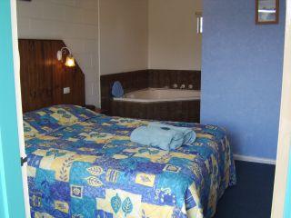 Pelicans Motel San Remo - Accommodation VIC 2