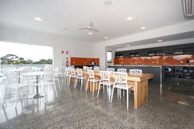 Pelicans Motel San Remo - Accommodation VIC 3