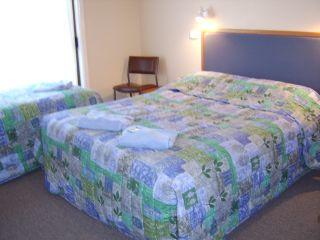 Pelicans Motel San Remo - Accommodation VIC 4