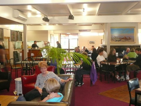Mallacoota Hotel Motel - Accommodation VIC 6