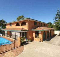 Airlie Court Holiday Apartments - Accommodation VIC