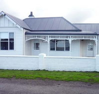 Calgary House  Cottage Accommodation - Accommodation VIC