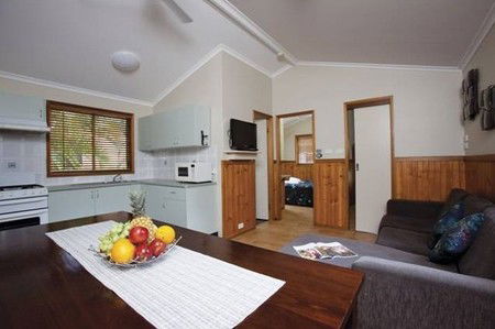 Blue Dolphin Resort & Holiday Park - Accommodation VIC 3