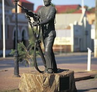 Miners Monument - Accommodation VIC