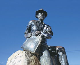 Paddy Hannans Statue - Accommodation VIC 0