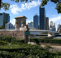 Former Victoria Bridge Abutment Memorial - Accommodation VIC