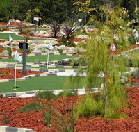 18 Hole Mini Golf - Club Husky - Accommodation VIC