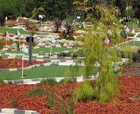 18 Hole Mini Golf - Club Husky - Accommodation VIC 0