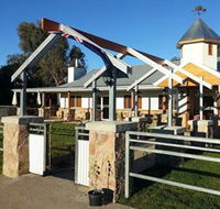 Flyfaire Wines - Accommodation VIC