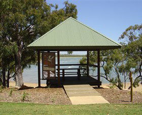 Canoe Point Beach And Parklands - Accommodation VIC 2