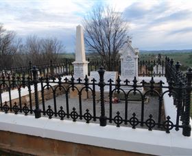 Hamilton Humes Grave - Accommodation VIC 0