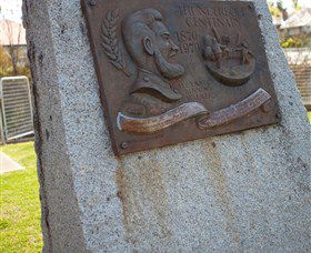 Thunderbolt's Statue And Constable Walker Memorial - Accommodation VIC 0