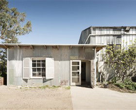 Quealy Winemakers - Accommodation VIC 4