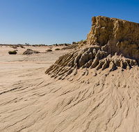 Walls of China - Accommodation VIC