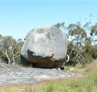 Tolmer Rocks - Accommodation VIC