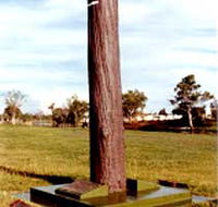 The Flood Memorial or The Stump - Accommodation VIC