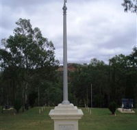 The Coronation Lamp Memorial - Accommodation VIC