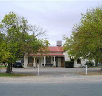 Round Hill Hotel - Accommodation VIC