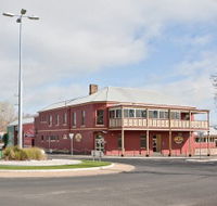 Kellys Rugby Hotel and Bottle Shop - Accommodation VIC