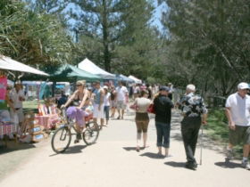 Broadbeach Art And Craft Markets - Accommodation VIC 2