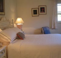 Trafalgar Bed and Breakfast and Annie's cottage - Accommodation VIC