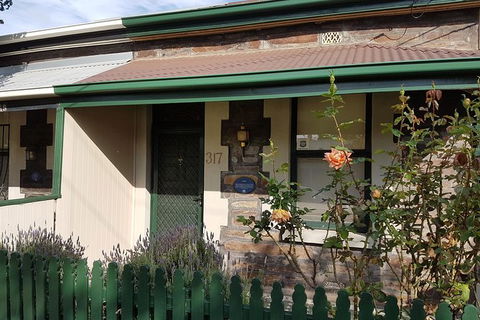 Adelaide Walking Tour: East End Escapade - Accommodation VIC 4
