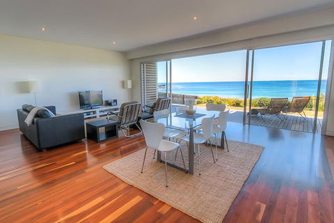 10-Day Surf Adventure From Brisbane To Sydney Including Coffs Harbour, Byron Bay And Gold Coast - Accommodation VIC 1