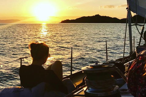 Magnetic Island Twilight Sailing Cruise - Accommodation VIC 1