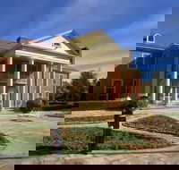 Embassy Drive - Accommodation VIC