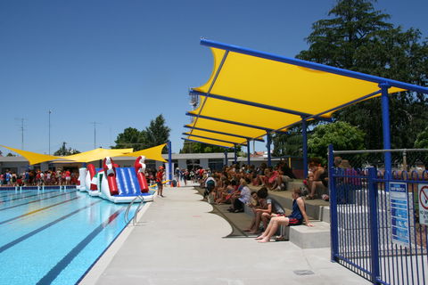 Holland Park Pool - Accommodation VIC 2