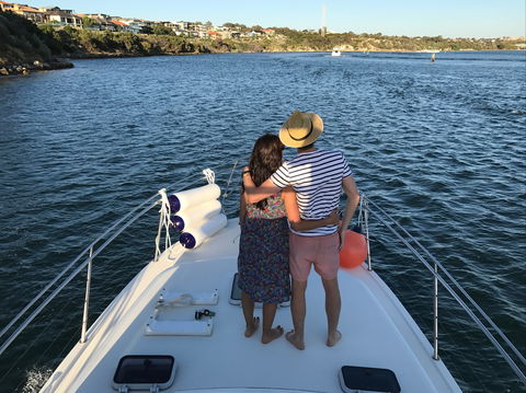 Cruising The  Swan River In At Sunset With Boutique Cruise - Accommodation VIC 2