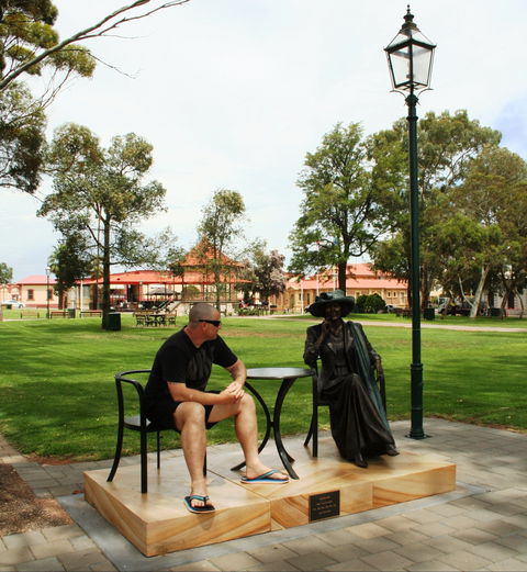 Gladstone Square - Accommodation VIC 1
