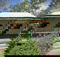 Lenroy Slab Hut - Accommodation VIC