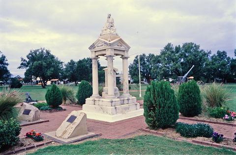 Weeping Mother Memorial - Accommodation VIC 0