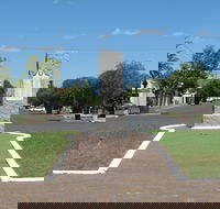 War Memorial and Heroes Avenue Roma - Accommodation VIC