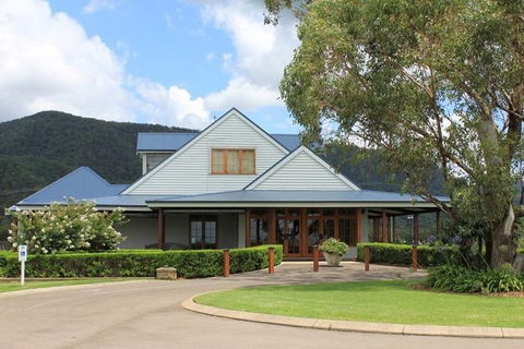 Audrey Wilkinson Vineyard: Picnic With Wine Masterclass Tasting - Accommodation VIC 5