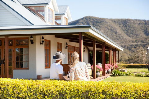 Audrey Wilkinson Vineyard: Picnic With Wine Masterclass Tasting - Accommodation VIC 2