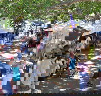Sunshine Coast Eumundi Markets Return Minibus Transfer - Accommodation VIC